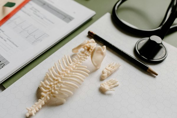 Comment la pratique régulière du Qi Gong peut-elle améliorer la qualité de vie des patients atteints de maladies chroniques?